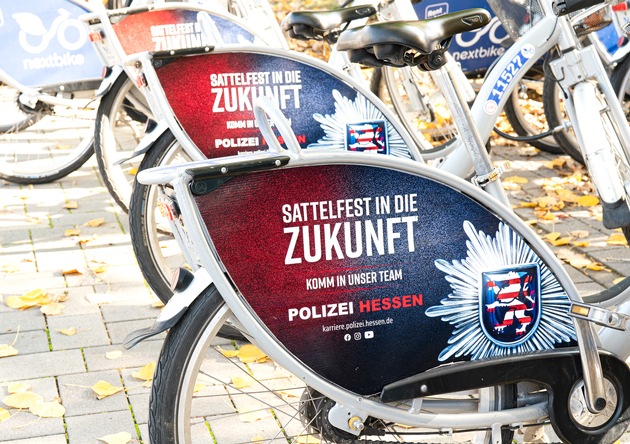 HPA: Karriere bei der Polizei Hessen bewegt Innovative Verkehrsmittelwerbung für die Nachwuchsgewinnung