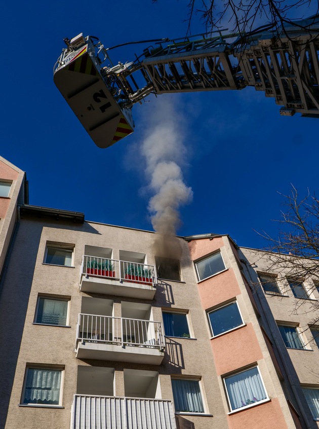 FW-DO: Wohnungsbrand mit Menschenrettung in der Münsterstraße rechtzeitig zum Rosenmontagsumzug beendet