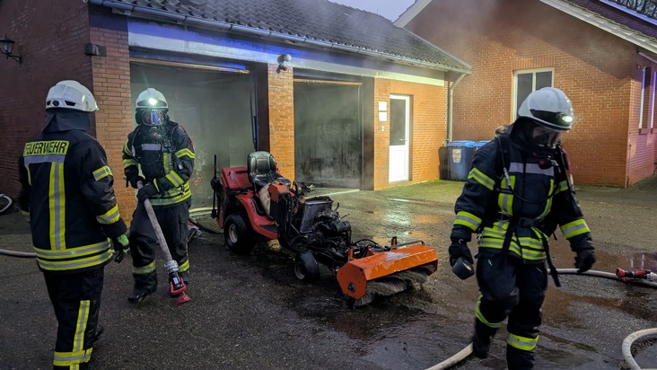 FW-ROW: Garagenbrand in Elsdorf - Feuerwehr verhindert schlimmeres