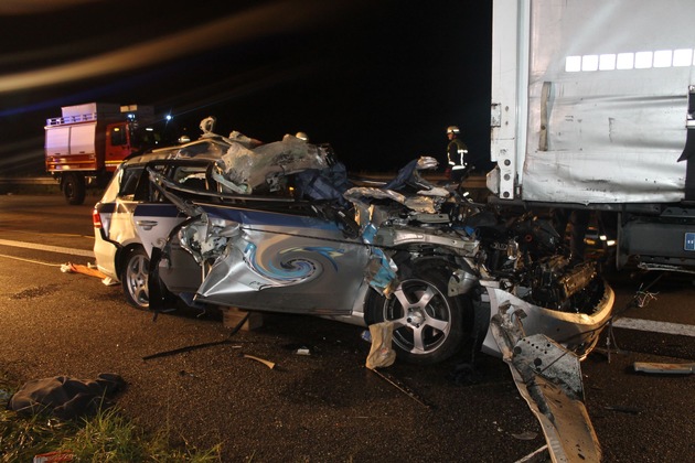 POL-PDNW: Verkehrsunfall mit Getöteten