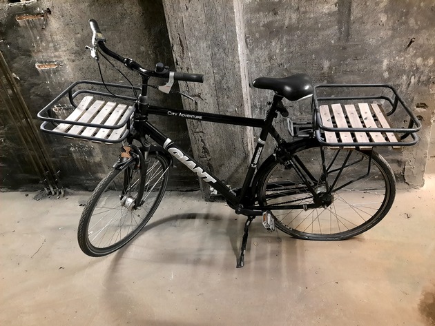 POL-WES: Dinslaken - Reumütiger Dieb bringt Fahrrad zur Polizei / Kriminalpolizei sucht jetzt den Eigentümer