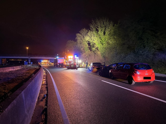 FW-MH: Schwerer Verkehrsunfall auf der A40 - Drohne im Einsatz