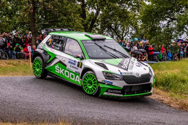 ADAC Rallye Deutschland: SKODA Werksfahrer Rovanperä und Kopecký peilen in der WRC 2 Pro-Kategorie dritten Doppelsieg der Saison an (FOTO)