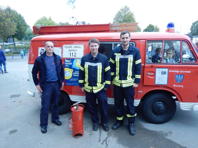 FW-AR: Voßwinkeler Feuerwehr beim Jubiläumsschulfest der Urbanusgrundschule