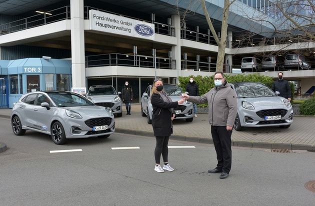 Ford-Werke GmbH: Ford stellt Fahrzeuge für Impffahrten zur Verfügung