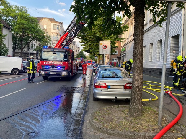 FW-OB: Kellerfeuer auf der Eberstraße und eine brennende Gartenlaube
