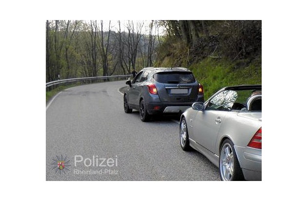 POL-PPWP: Niederkirchen (Kreis Kaiserslautern): Kurve geschnitten - Unfall gebaut