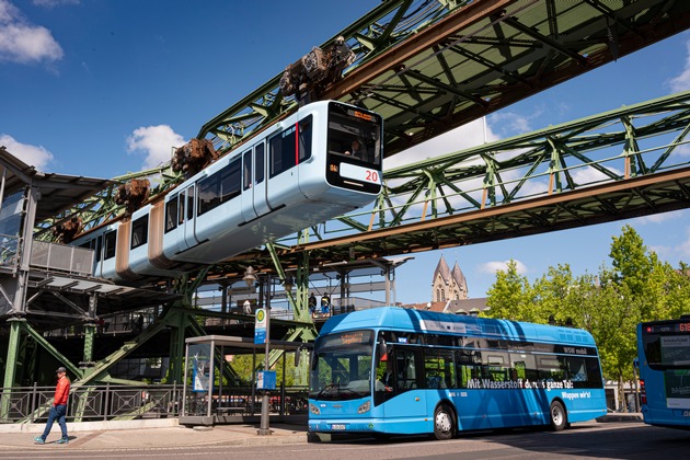 &quot;Verkehrsinnovation europäischen Ranges&quot;: Müll macht Wuppertaler Wasserstoffbusflotte mobil