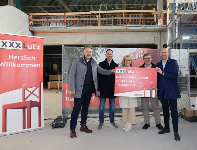 Der Neubau des XXXLutz Möbelhauses in Rangsdorf biegt auf die Zielgerade ein