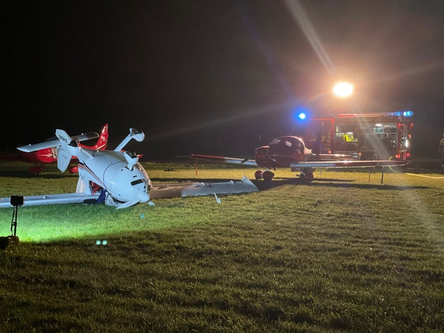 FW-LK Leer: Sturmböe erfasste Flugzeug auf dem Flugplatz Leer-Papenburg und beschädigte dieses schwer.