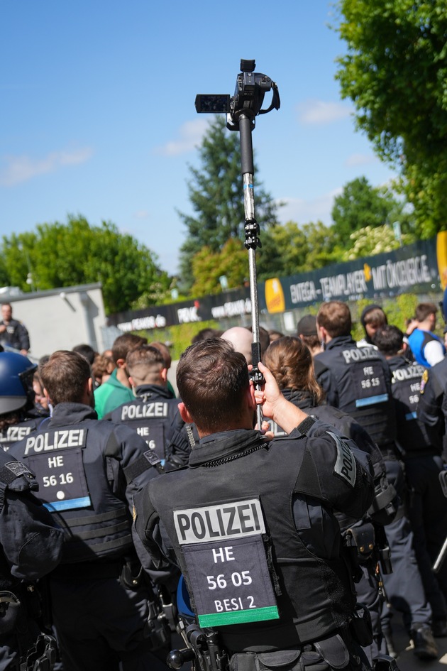 POL-DA: Darmstadt: Für den Ernstfall vorbereitet / Große Polizeiübung im Fußballstadion