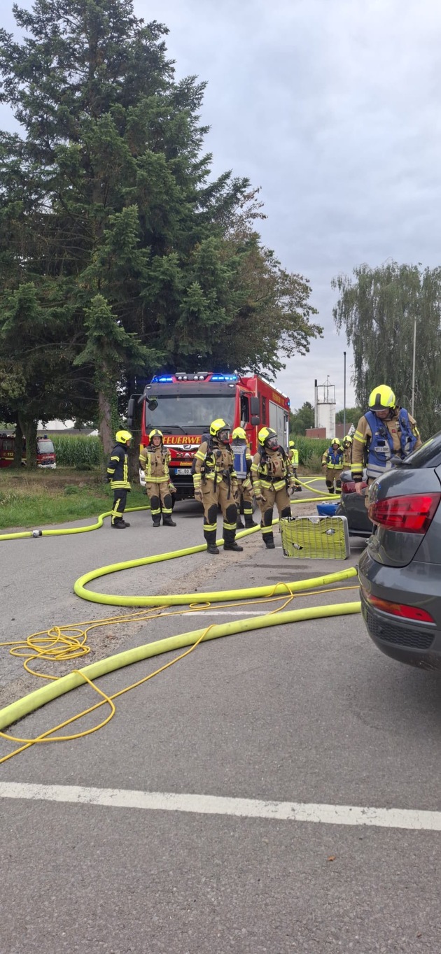 FW Bad Oeynhausen: "Industriebrand" in Eidinghausen/Hauptamtliche und Freiwillige Feuerwehr bestreiten gemeinsame Übung.