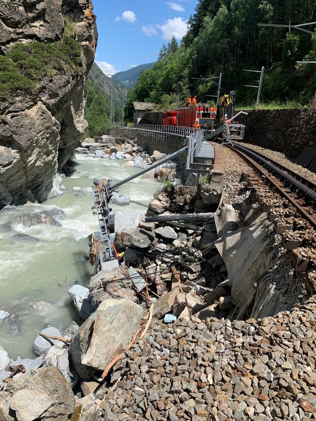Zermatt/Mattertal Update #3 - Grösseres Schadensausmass als erwartet – Reparatur der Bahnstrecke zwischen Visp und Täsch dauert mehrere Wochen