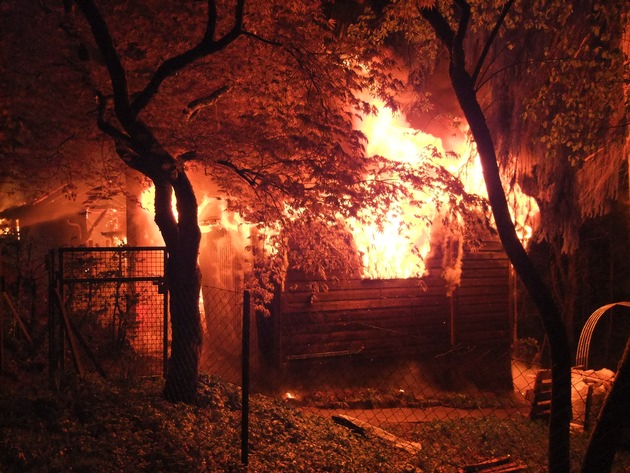 KFV-CW: Wochenendhaus wird Opfer der Flammen