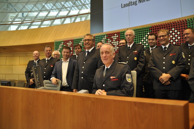 FW-KLE: Freiwillige Feuerwehr Bedburg-Hau im Landtag / Einladung zum Dank für Sturmeinsatz