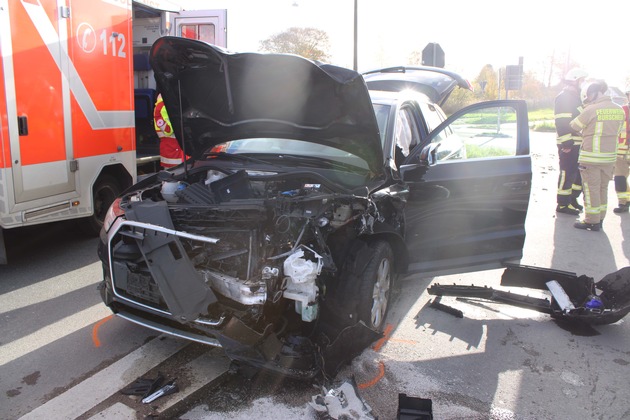 POL-RBK: Burscheid - Verkehrsunfall mit zwei Schwerverletzten und hohem Sachschaden