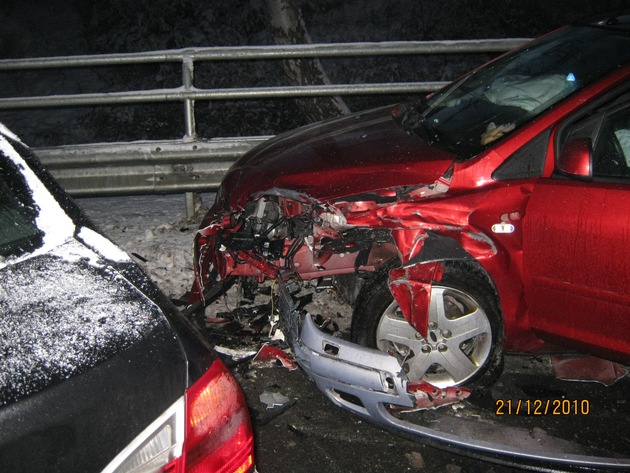 POL-WL: Winsen/L. - Mit 2,36 Promille Unfall verursacht und Beamte bedroht ++  Verkehrsunfall sorgt für Stau im Stadtgebiet ++  Nicht enteiste Scheibe führt zu Verkehrsunfall mit Verletzter ++ u.w. Meldungen