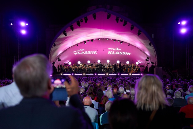 10.000 Musikbegeisterte beim 34. MDR-Musiksommer: Das Festival bringt Vielfalt aus Klassik, Pop und Jazz nach Sachsen, Sachsen-Anhalt und Thüringen