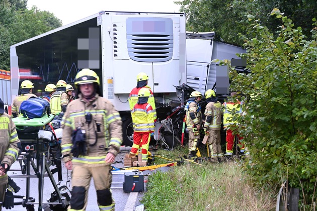FW Pulheim: Tödlicher Verkehrsunfall auf der B59