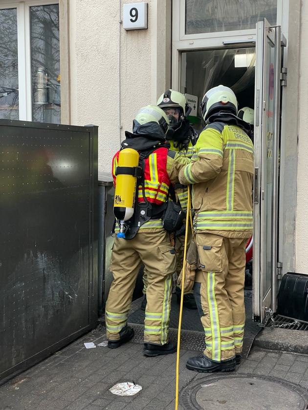 FW Dresden: Brand im Keller eines Wohn- und Geschäftsgebäudes