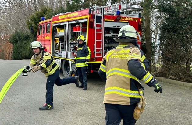 FW-EN: Lehrgang endet erfolgreich - 18 frisch gebackene Truppführer im EN-Kreis