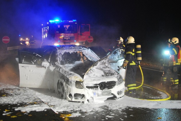 FW-MK: PKW brannte auf der Autobahn