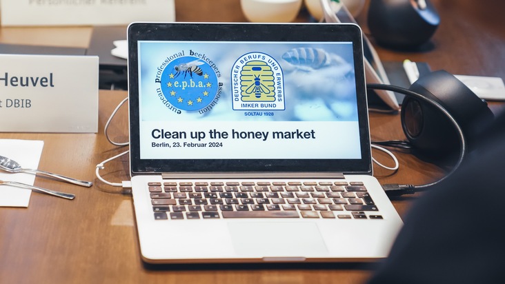 Berufsimkerbund trifft Cem Özdemir in Berlin: Lösungen für die Lage auf dem angespannten Honigmarkt
