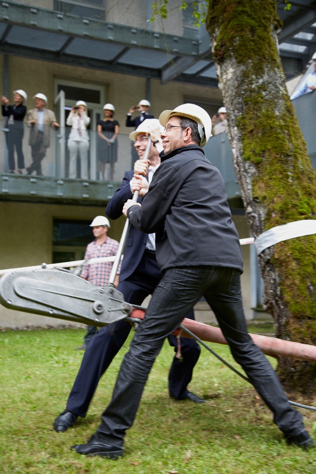 Spatenstich für das Auftaktprojekt Leuchtturm im Aathal (Kanton Zürich)