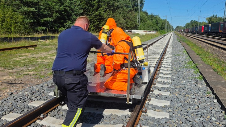 FW Celle: Gefahrstoffaustritt aus einem Güterzug in Celle (Gesamtbericht)
