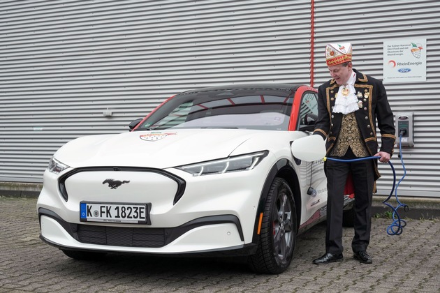 Kölner Dreigestirn fährt mit Ford Kuga Plug-in-Hybrid elektrisch durch den Karneval