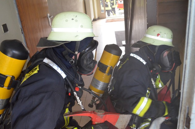 FW-Stolberg: Gemeinschaftsübung der Löschgruppe Werth der Feuerwehr Stolberg und des Löschzuges 42 der Feuerwehr Eschweiler