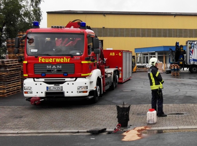 FW-GE: Undichter Dieseltank beschäftigt Feuerwehr
