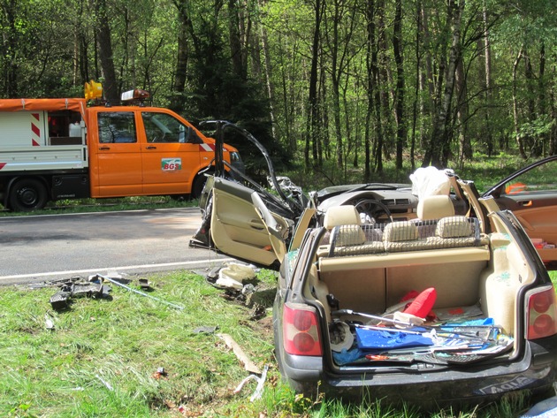 POL-WL: Schrecklicher Unfall auf der K52 fordert eine Tote und mehrere Schwerverletzte