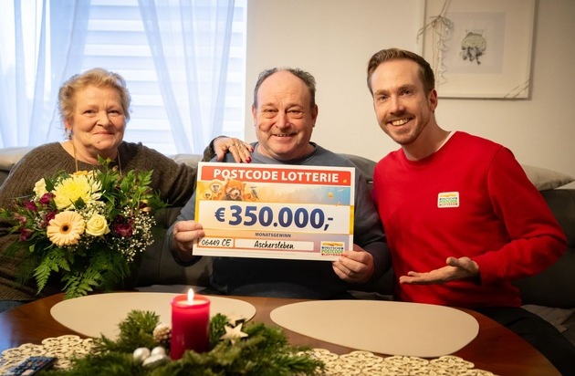 Deutsche Postcode Lotterie: Advents-Glück in Aschersleben: Postcode Lotterie verteilt 1,4 Millionen Euro an 864 Glückspilze