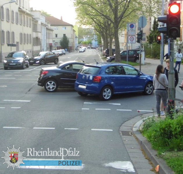 POL-PPWP: Unfall an Ampelkreuzung