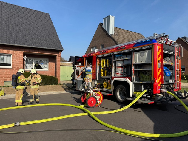 FW Tönisvorst: Kellerbrand in Tönisvorst - Einfamilienhaus nach Kellerbrand unbewohnbar