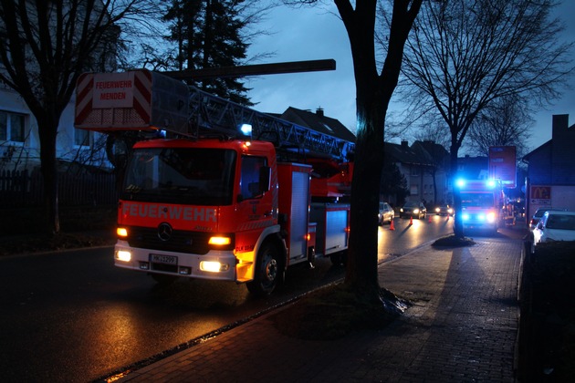 FW Menden: Zimmerbrand - Rauchmelder verhindern Schlimmeres