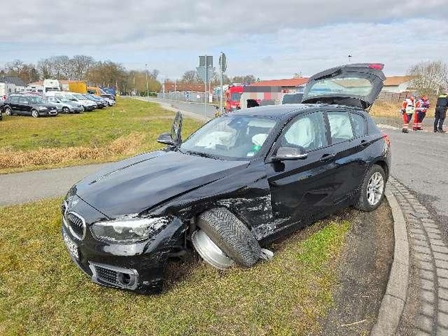 POL-STD: Zwei Leichtverletzte bei Unfall auf der Kreisstraße 36 in Horneburg