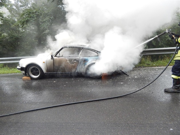 POL-PDMY: Brand eines Oldtimer-Porsche - Sachschaden 150.000-200.000 Euro