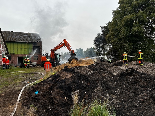 FW-ROW: Brand in Ostendorf: Feuerwehr verhindert Übergreifen auf weitere Gebäudeteile