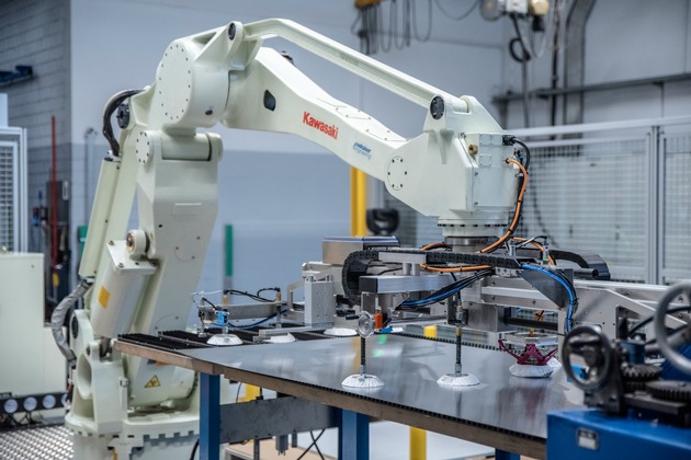 Hightech-Roboter für die Blechbearbeitung