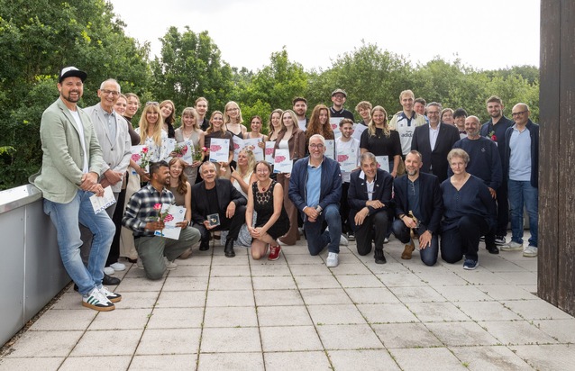 Pressemitteilung: Ausbildung mit Auszeichnung – Vogelsänger Studios stellen mit Fabio Deinert den Prüfungsbesten