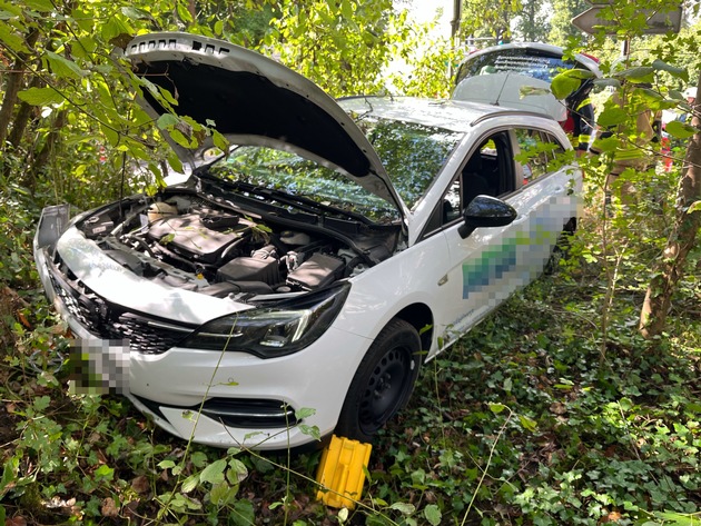 POL-ME: Drei Verletzte bei Verkehrsunfall - 2609032