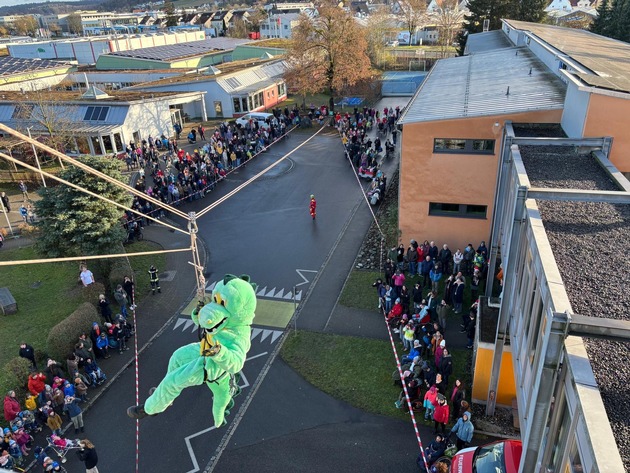 LRA-Ravensburg: Höhenretter sorgen für strahlende Kinderaugen