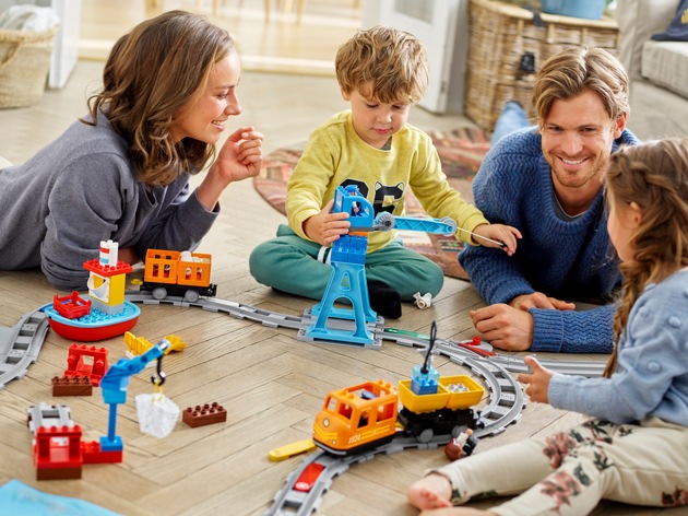 Die LEGO GmbH startet mit vielen Innovationen, spannenden Partnerschaften und großen Jubiläen ins Jahr 2018