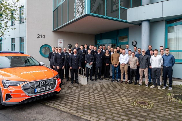 FW Stuttgart: Traumberufe bei der Feuerwehr Stuttgart: Stellenausschreibungen und Bef&ouml;rderungen