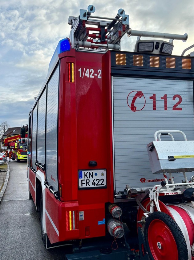 FW Reichenau: Person aus 1. Obergescho&szlig; gerettet, Reichenau-Lindenb&uuml;hl, 23.02.2026