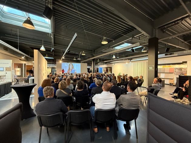 Pressemitteilung: Das FURNITURE FUTURE FORUM als Spannungsfeld zwischen Mensch und Künstlicher Intelligenz