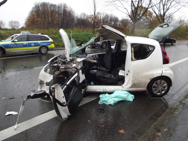 FW-DO: Fahrerin schwer verletzt im PKW eingeklemmt