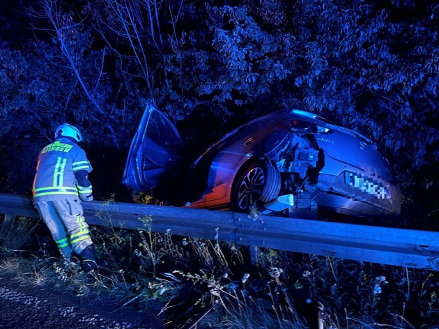 FW Ratingen: Verkehrsunfall nach Ausweichman&ouml;ver